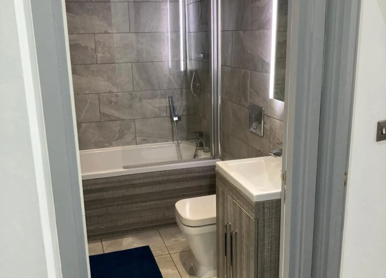 Central Doncaster 1Bed 1Bath Pent-Apartment 0*,  United Kingdom